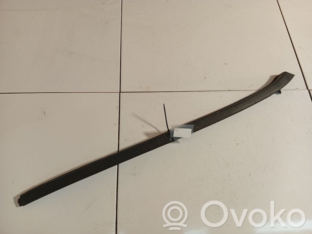 Opel Astra J Rivestimento parabrezza 