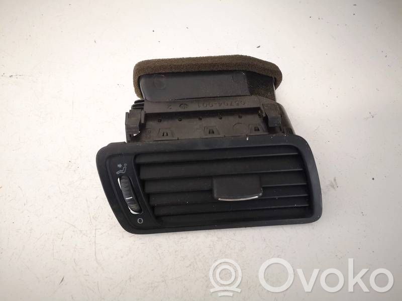 Volkswagen PASSAT CC Rejilla de ventilación central del panel 