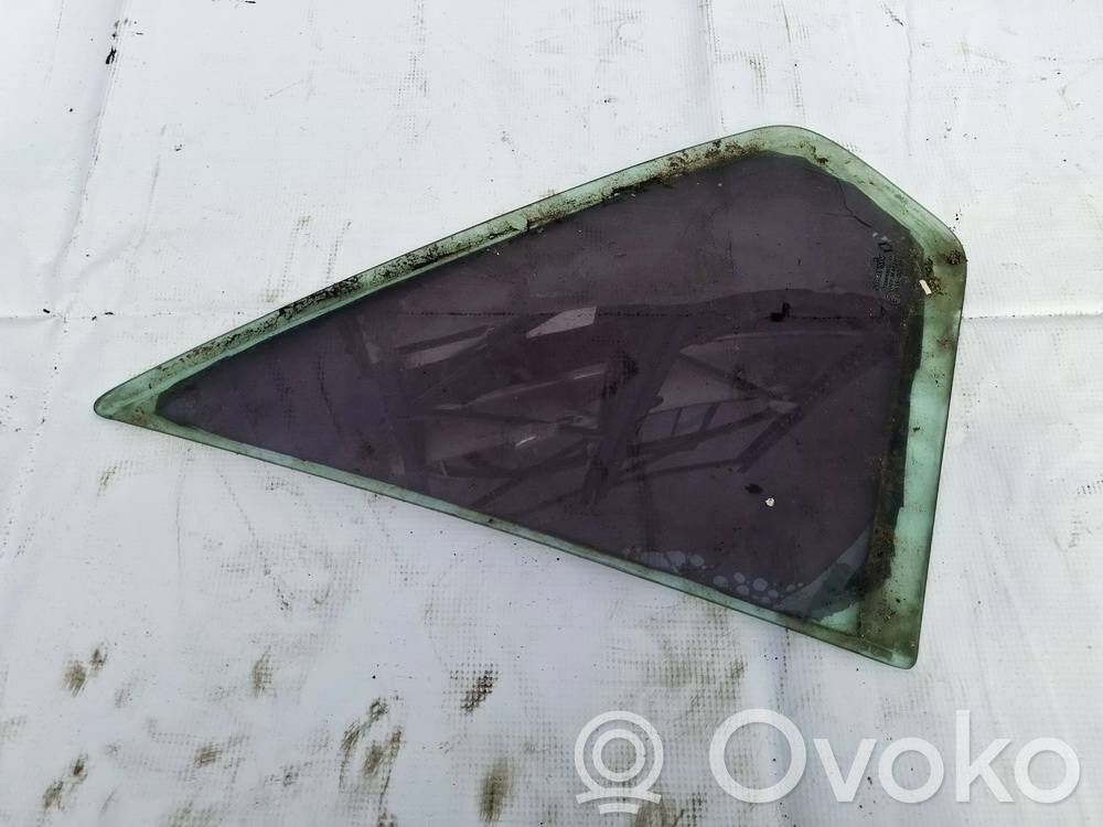 Renault Megane I Vetro del deflettore posteriore 