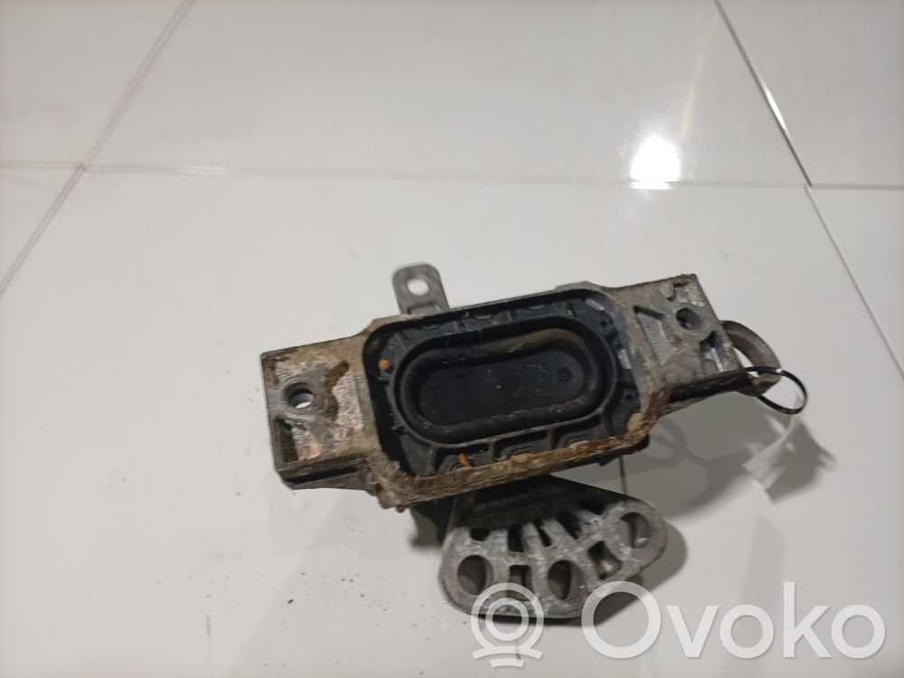 Opel Insignia A Moottorin kiinnikekorvake 