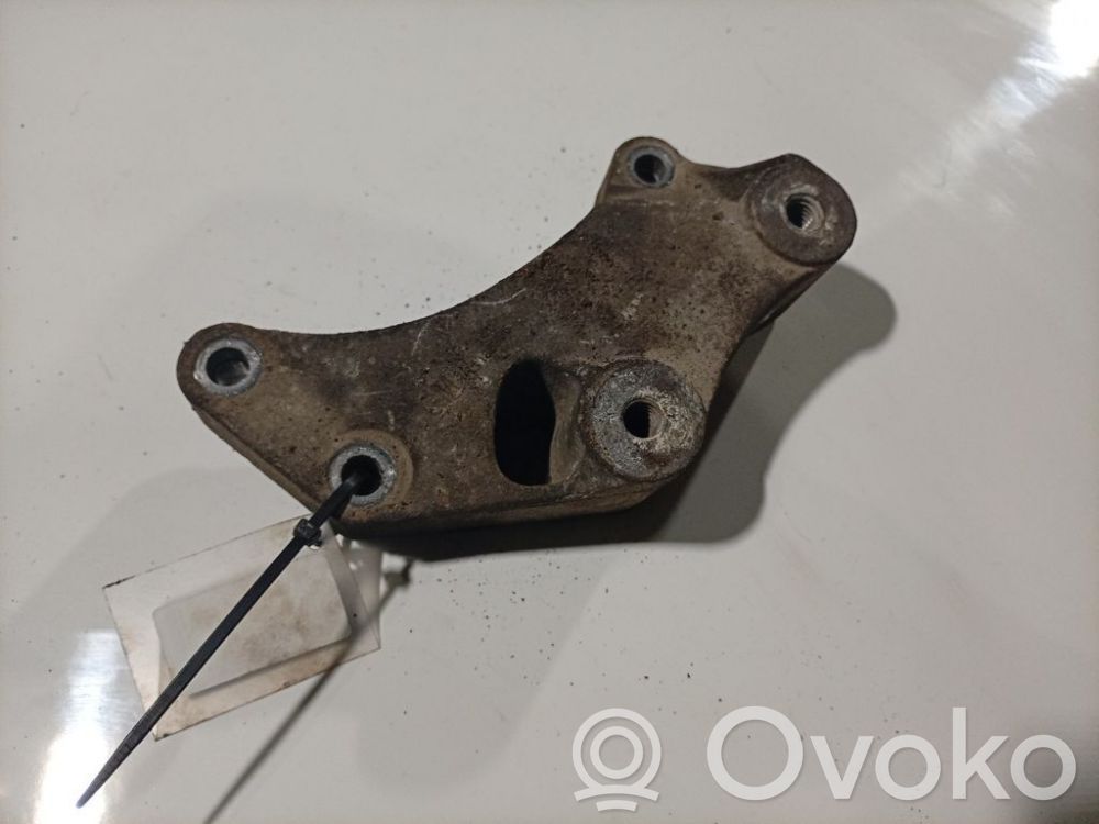 Opel Corsa D Engine mounting bracket 
