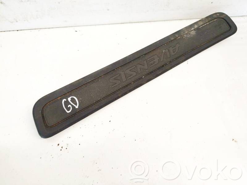 Toyota Avensis T270 Copertura del rivestimento del sottoporta posteriore