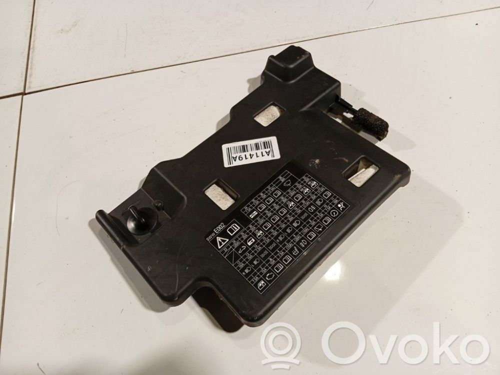 Honda CR-V Fuse box cover 