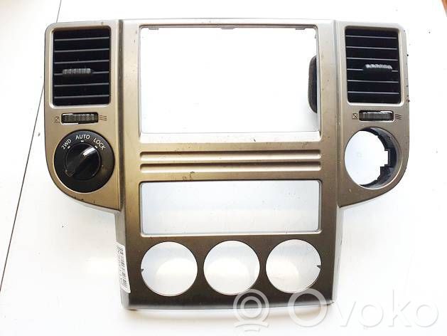 Nissan X-Trail T30 Griglia di ventilazione centrale cruscotto 