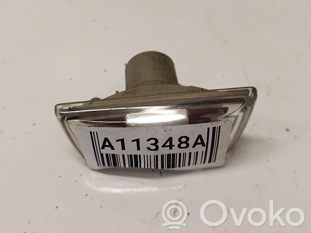 Opel Insignia A Semnalizator bară față 