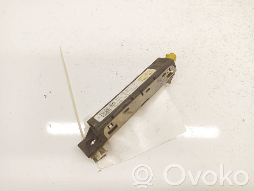 Volkswagen PASSAT B8 Unitate control antenă