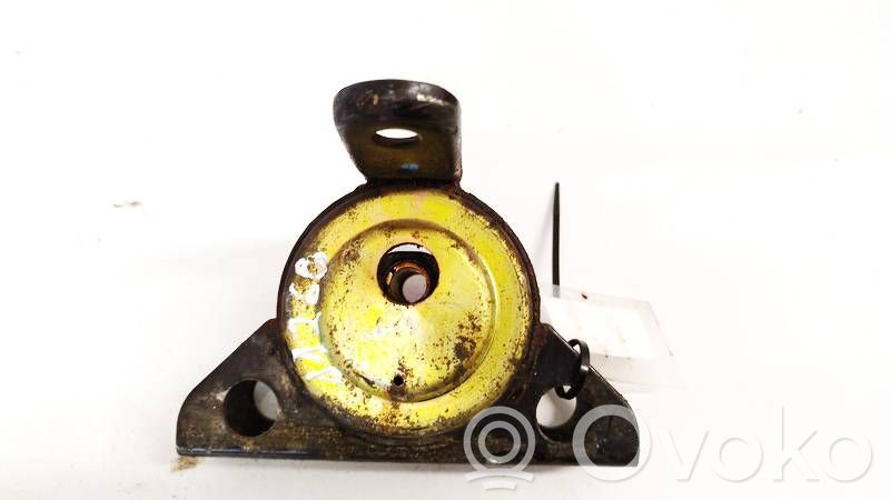 Engine mount bracket