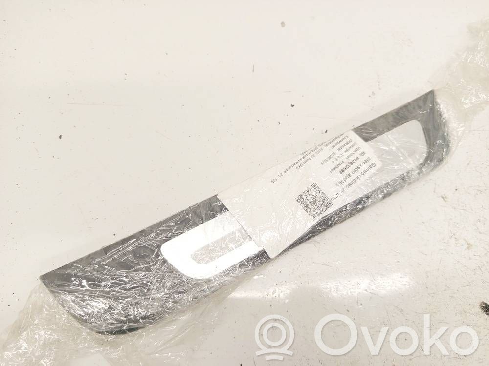 Audi A4 S4 B8 8K Copertura del rivestimento del sottoporta posteriore 