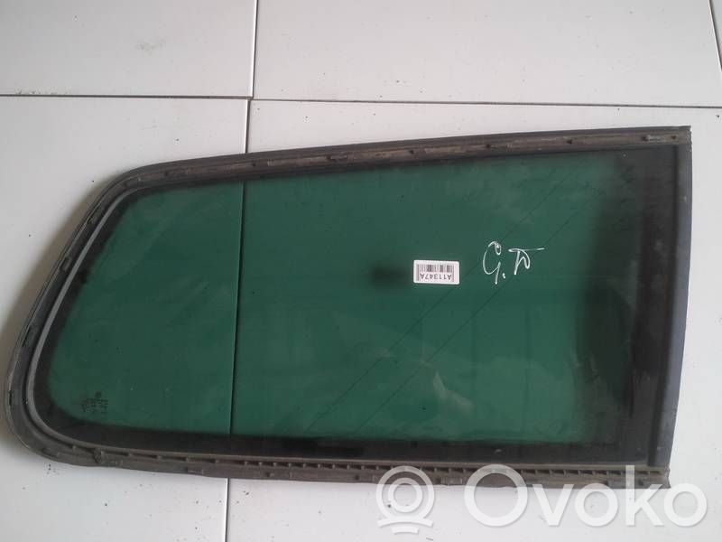 Volkswagen PASSAT B6 Finestrino laterale posteriore