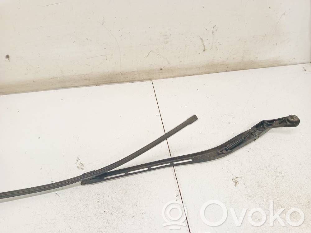 Audi A4 S4 B7 8E 8H Brazo del limpiaparabrisas delantero 