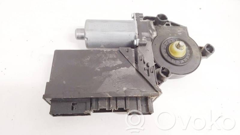 Audi A4 S4 B7 8E 8H Silnik regulatora szyby drzwi przednich 