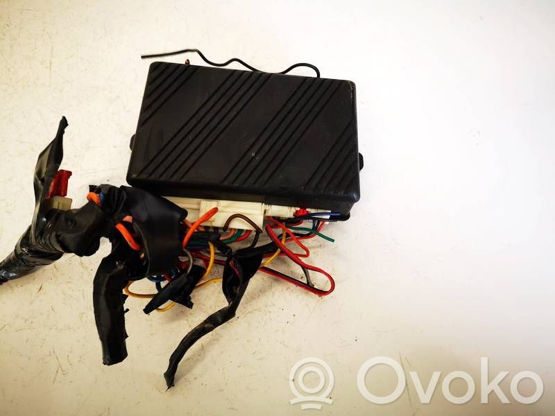 Volkswagen PASSAT B5.5 Unitate/modul control alarmă 