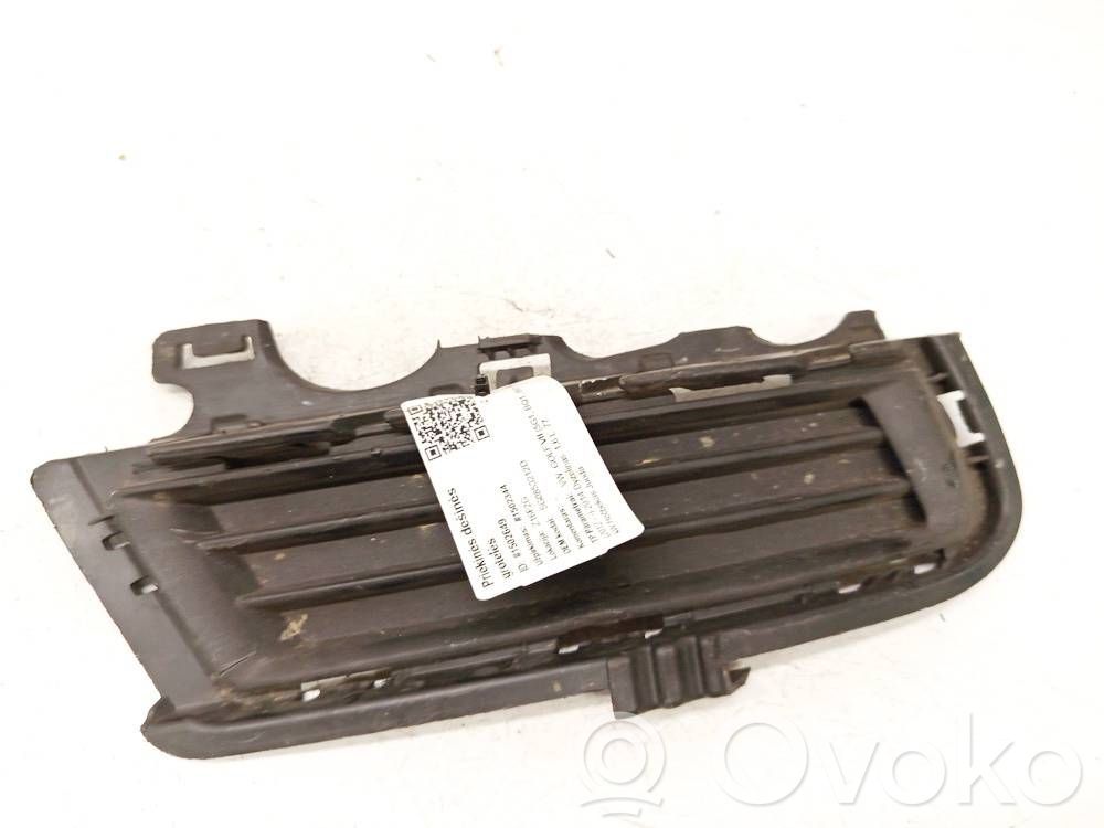 Volkswagen Golf VII Grille inférieure de pare-chocs avant