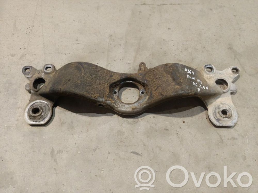 Audi A4 S4 B7 8E 8H Łapa / Mocowanie silnika 