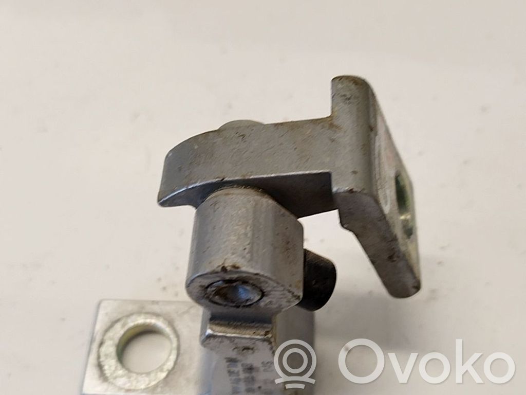 Audi A4 S4 B8 8K Cerniera inferiore della portiera posteriore 