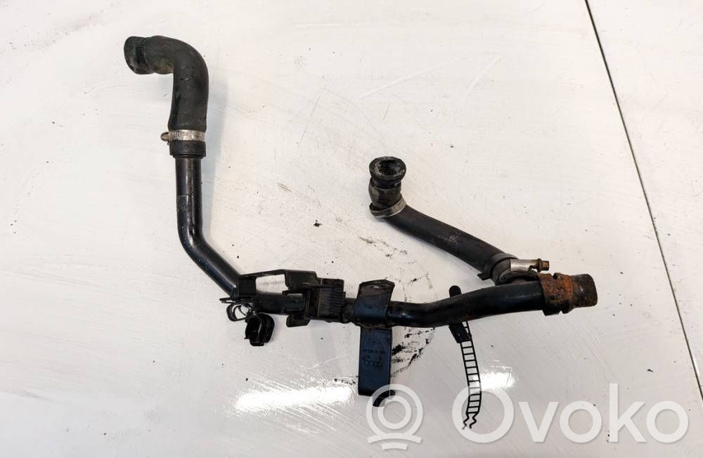 Audi A4 S4 B5 8D Przewód / Wąż chłodnicy 
