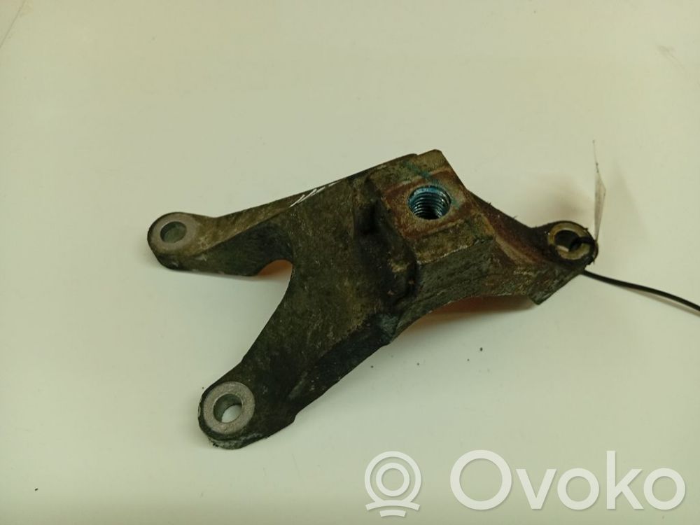 Volvo V50 Engine mounting bracket 
