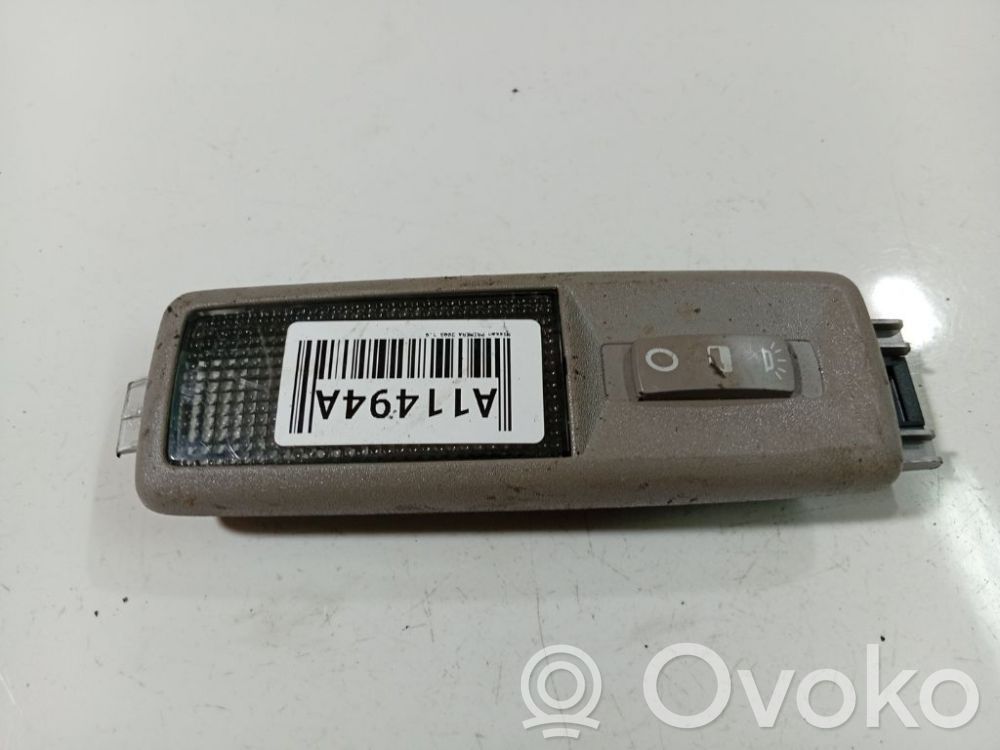 Nissan Primera Takaistuimen valo 