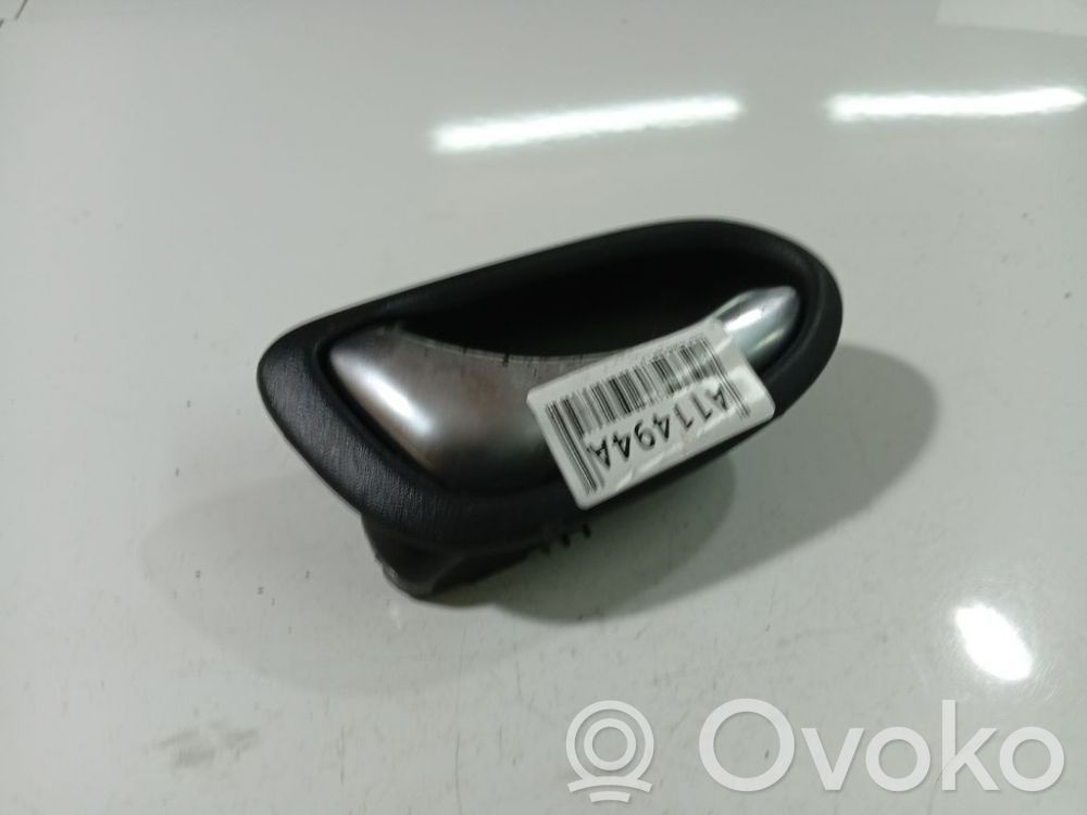 Nissan Primera Manecilla interna puerta trasera 