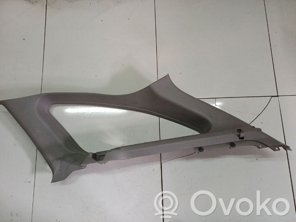 Nissan Primera Rivestimento montante (D) (fondo) 