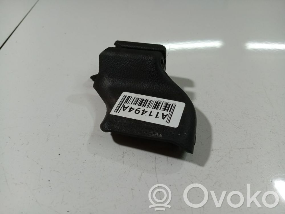 Nissan Primera Rivestimento inferiore laterale del sedile posteriore 