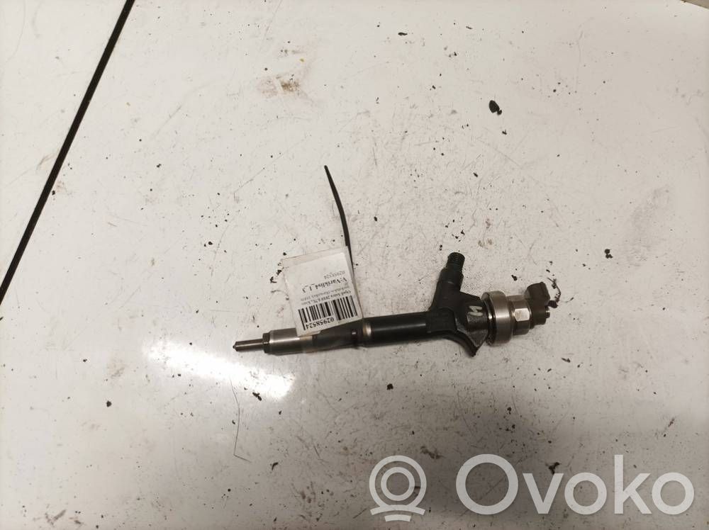 Opel Astra J Wtryskiwacz paliwa 