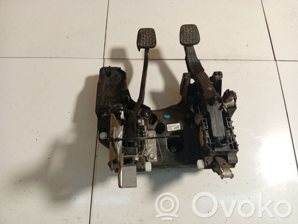 Opel Insignia A Pedale della frizione 