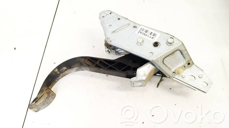 Opel Astra H Pedale della frizione 