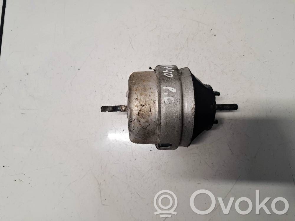 Audi A4 S4 B5 8D Wspornik / Mocowanie silnika 