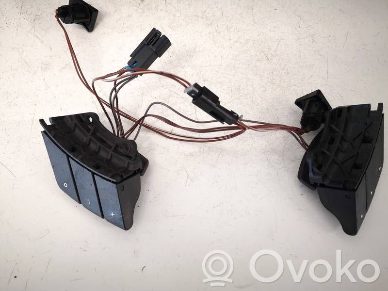 Opel Meriva A Butoane/comutatoare pe volan 