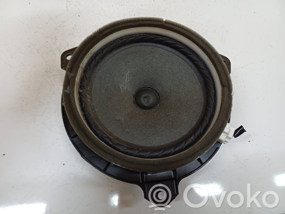 Altavoz de la puerta delantera