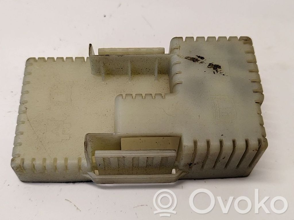 Ford Mondeo MK IV Sulakerasian kansi 