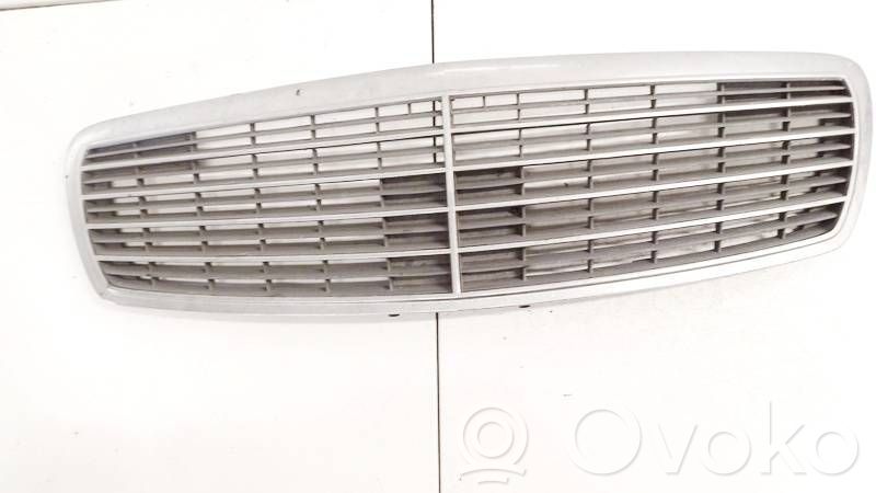 Mercedes-Benz E W211 Grille de calandre avant