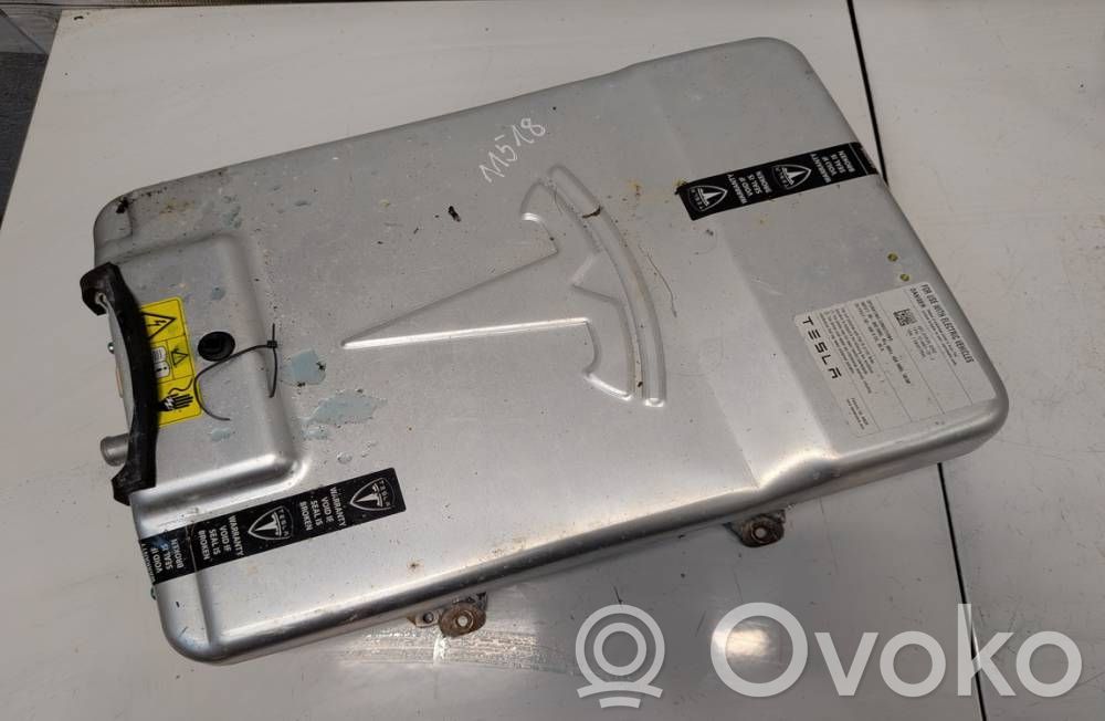Tesla Model S Convertor-inversor tensiune 