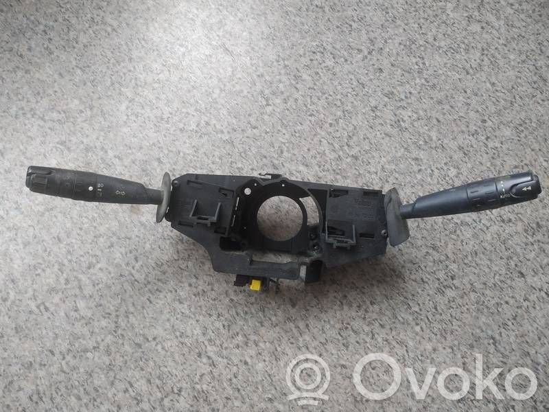 Peugeot 607 Interruptor/palanca de limpiador de luz de giro 