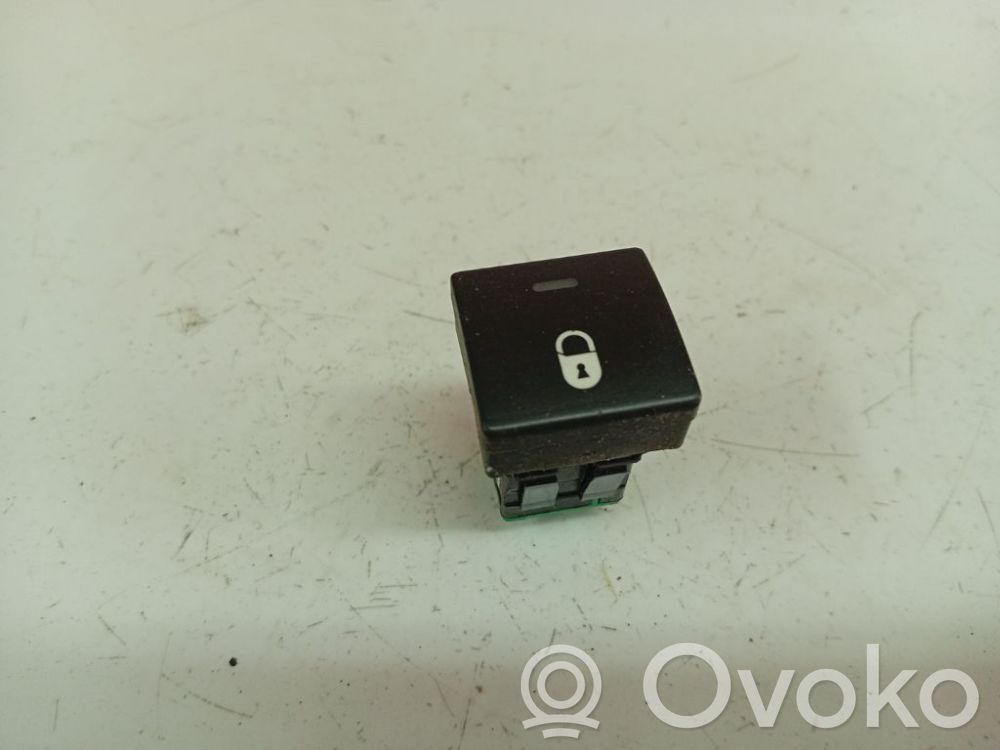 Buton comutator închidere centralizată   96582880XT,96582880XT,96582880XT