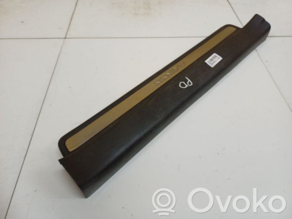 Toyota Avensis T250 Copertura del rivestimento del sottoporta anteriore 