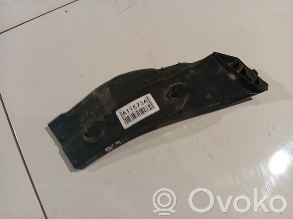 Peugeot 107 Soporte de montaje del parachoques trasero 