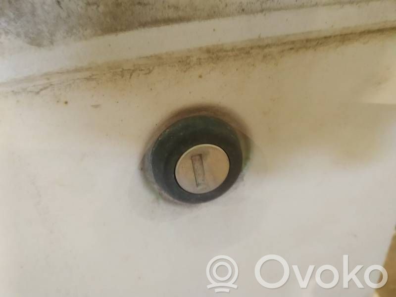 Iveco Daily 30.8 - 9 Broască ușă față (lângă mâner)