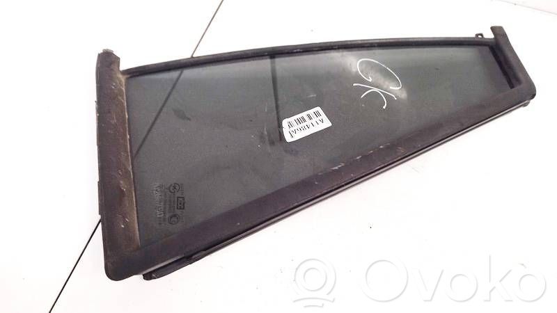 Hyundai Santa Fe Ventanilla de ventilación de la puerta trasera 
