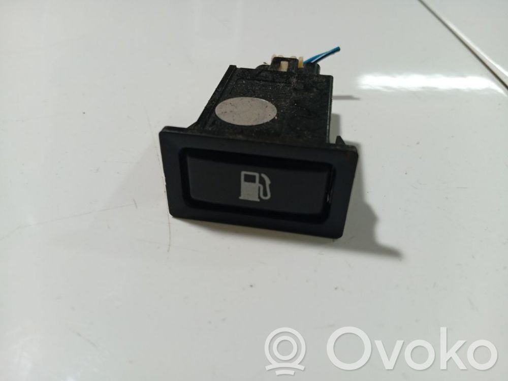 Toyota Avensis T250 Interruptor de apertura del depósito de combustible 