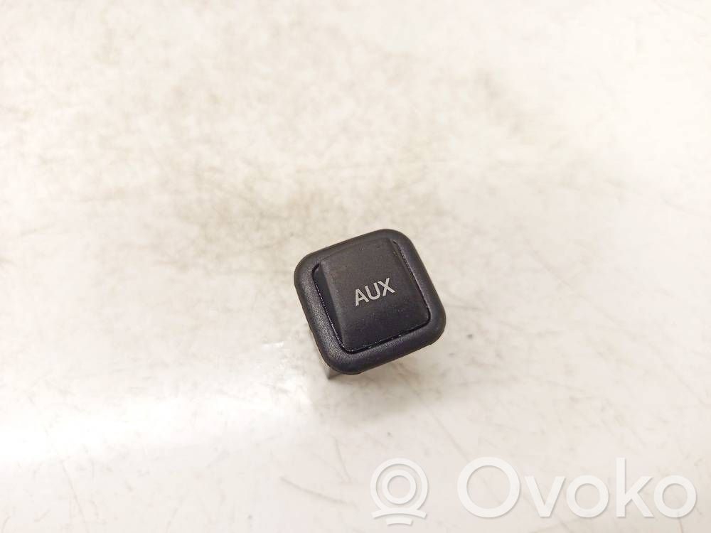 USB-Anschluss   8K0035474B,8K0035474B,AU7340