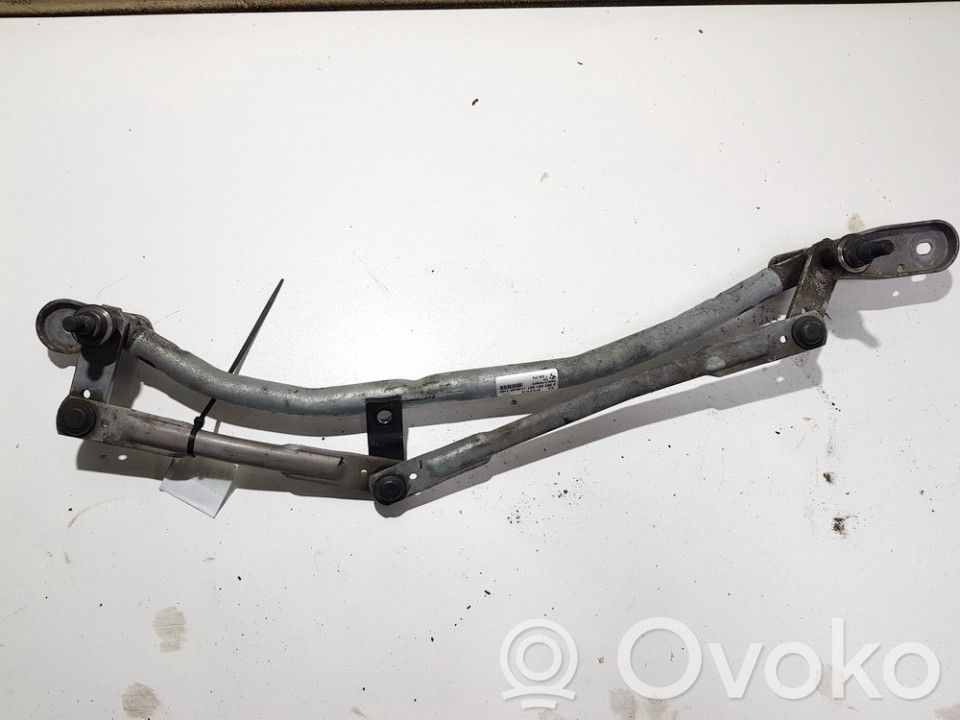 BMW 5 F10 F11 Etupyyhkimen vivusto ja moottori 