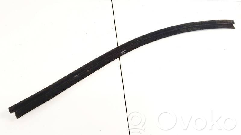 Audi A3 S3 8V Moulure de vitre de la porte avant