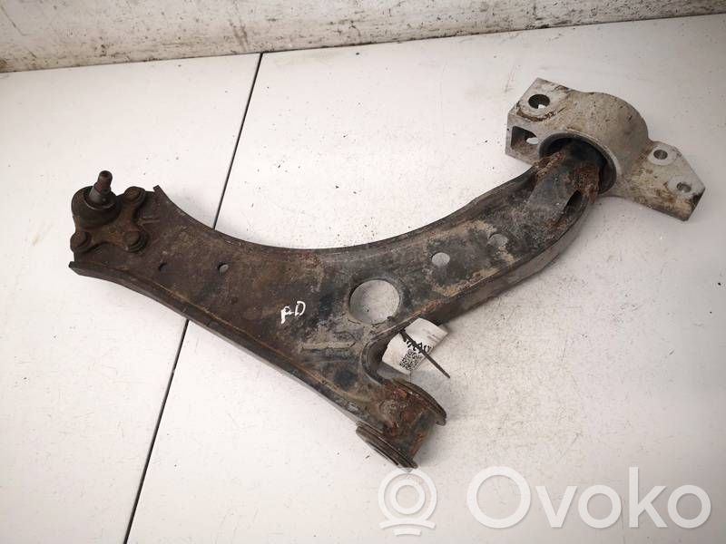 Volkswagen Golf V Dolny wahacz przedni