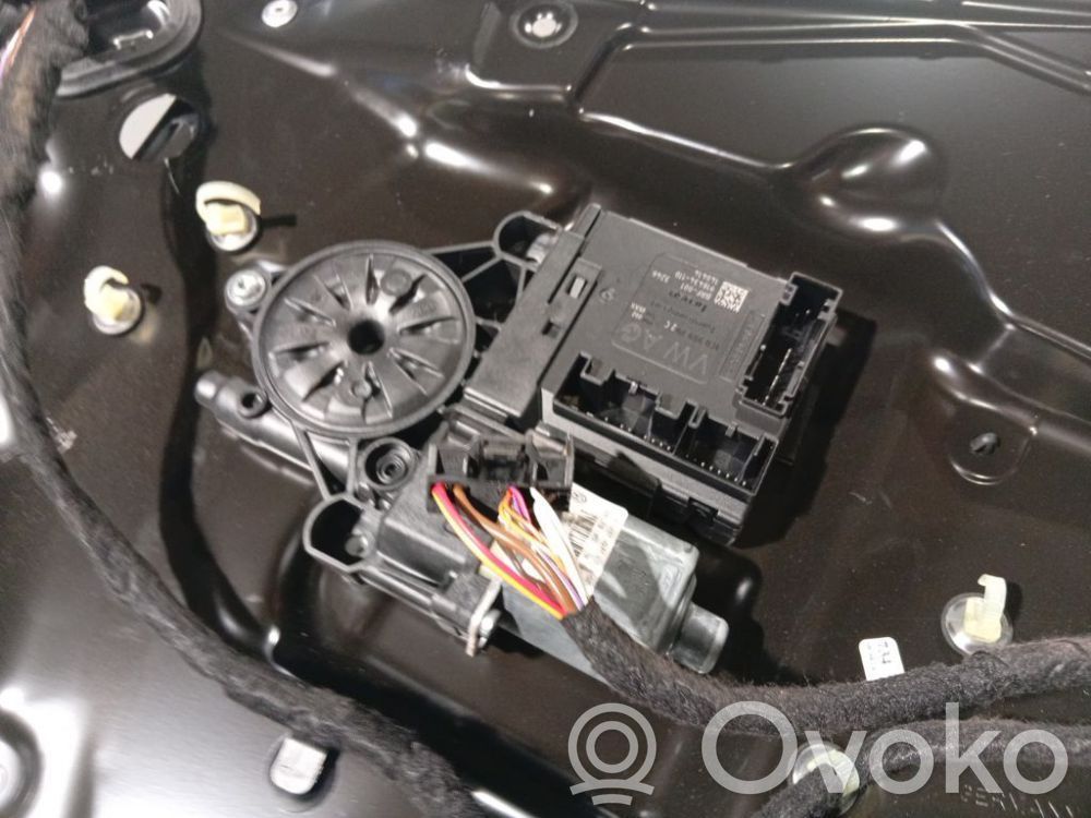 Volkswagen PASSAT B7 Moteur de lève-vitre de porte avant 