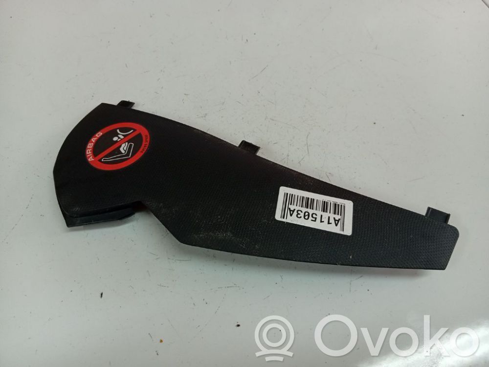 Nissan Micra Moldura del extremo lateral de panel
