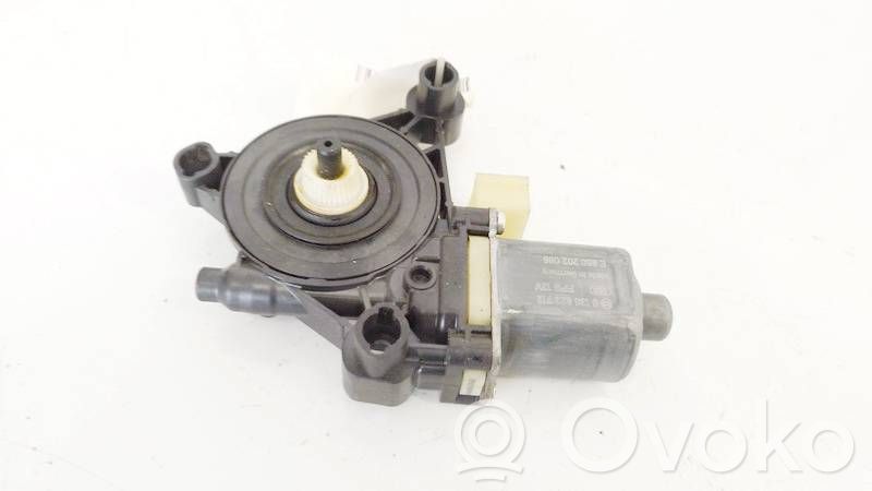 Volkswagen Golf VII Silnik regulatora szyby drzwi przednich 