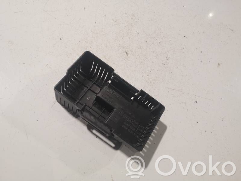 Ford Mondeo MK IV Sulakerasian kansi 