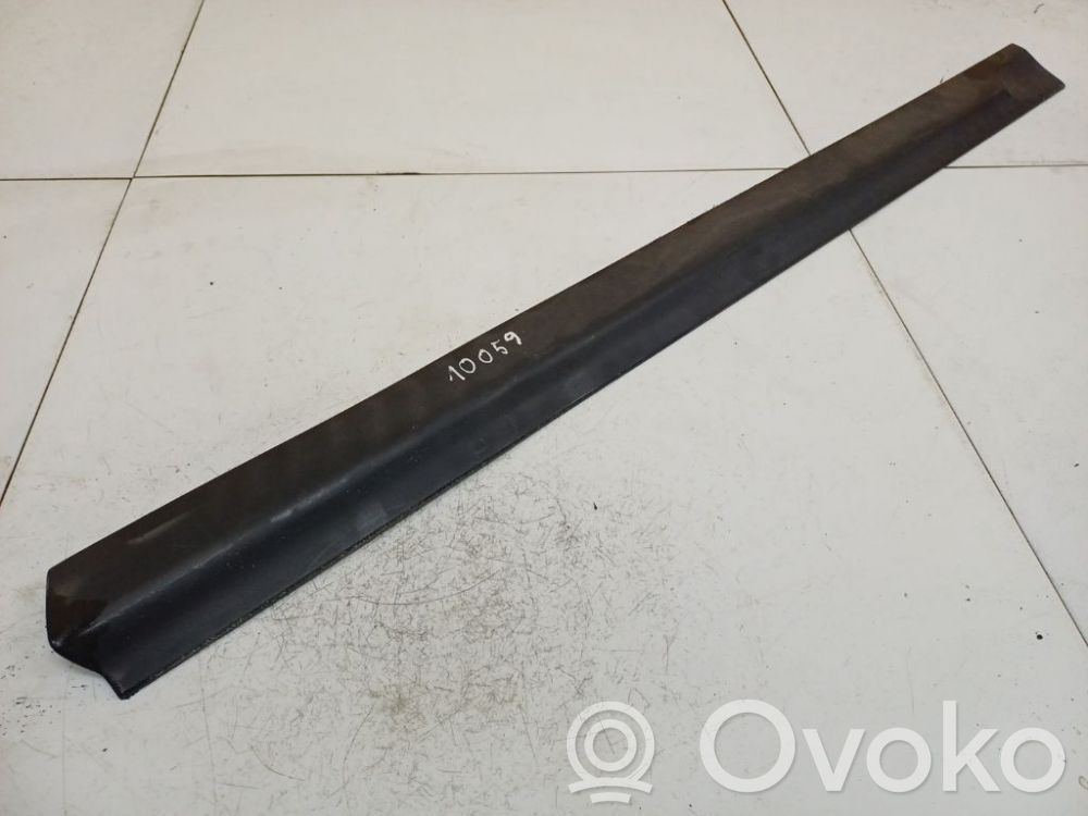 Opel Zafira A Etuoven lista (muoto)